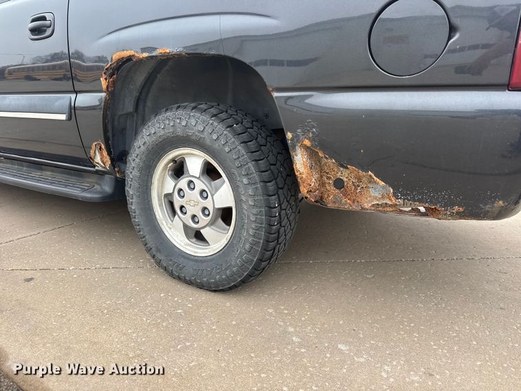 image for item ET1638 2003 Chevrolet Suburban 1500  SUV