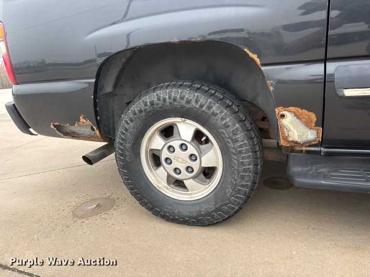 image for item ET1638 2003 Chevrolet Suburban 1500  SUV