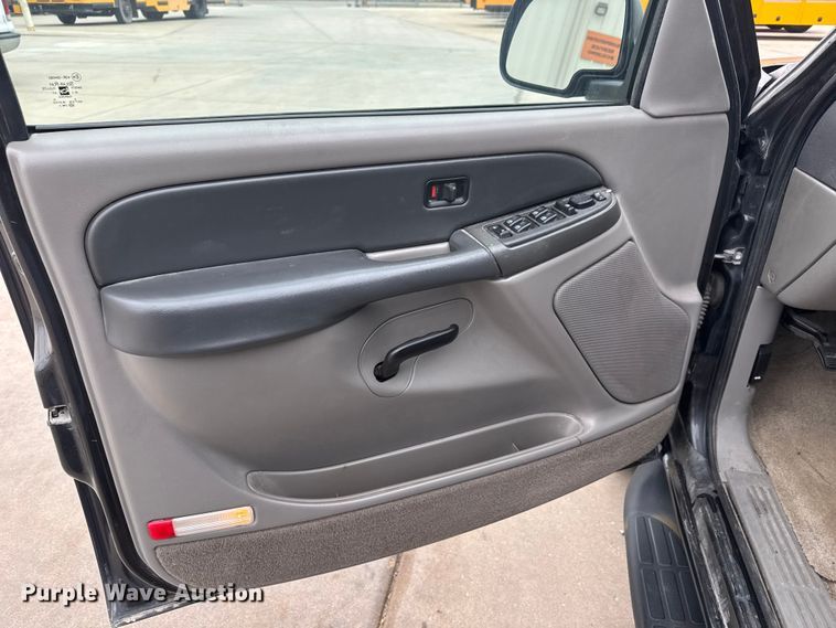 image for item ET1638 2003 Chevrolet Suburban 1500  SUV