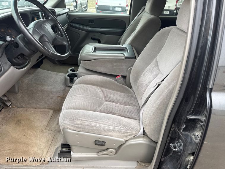 image for item ET1638 2003 Chevrolet Suburban 1500  SUV