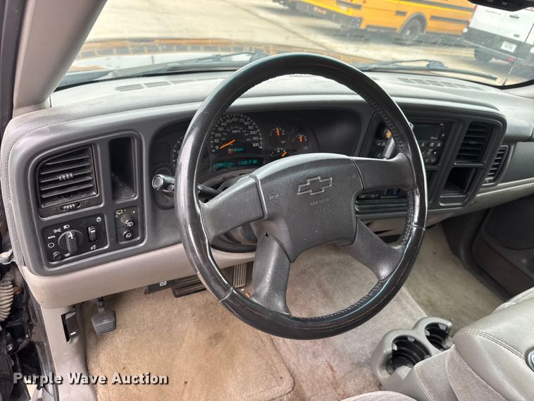 image for item ET1638 2003 Chevrolet Suburban 1500  SUV