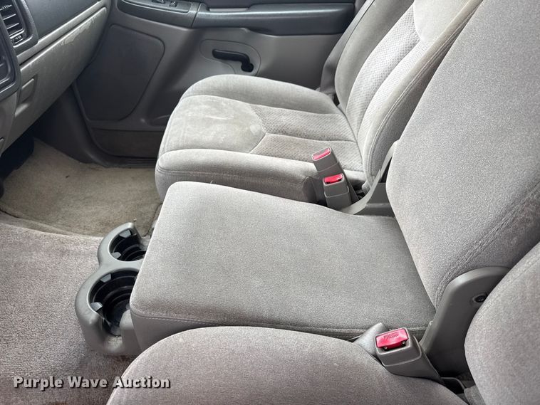 image for item ET1638 2003 Chevrolet Suburban 1500  SUV