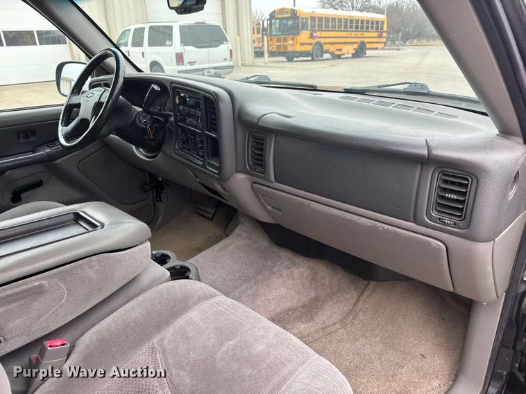 image for item ET1638 2003 Chevrolet Suburban 1500  SUV