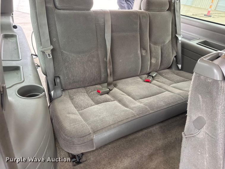 image for item ET1638 2003 Chevrolet Suburban 1500  SUV