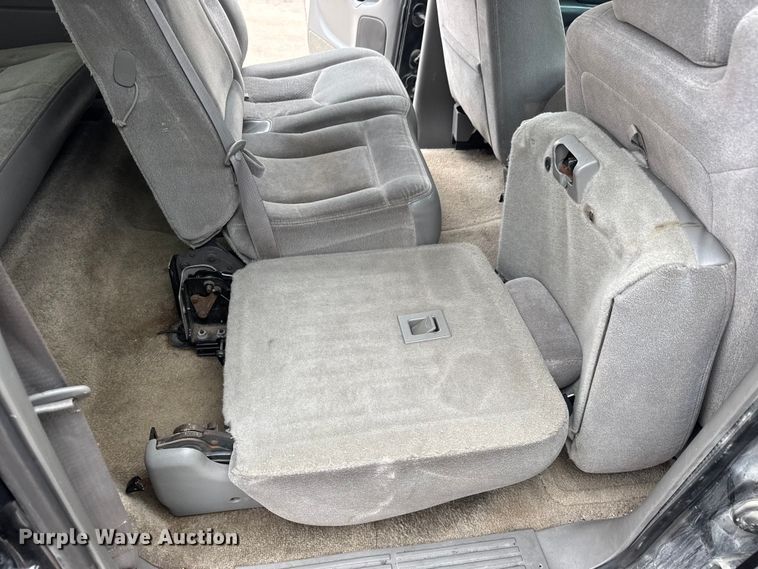 image for item ET1638 2003 Chevrolet Suburban 1500  SUV