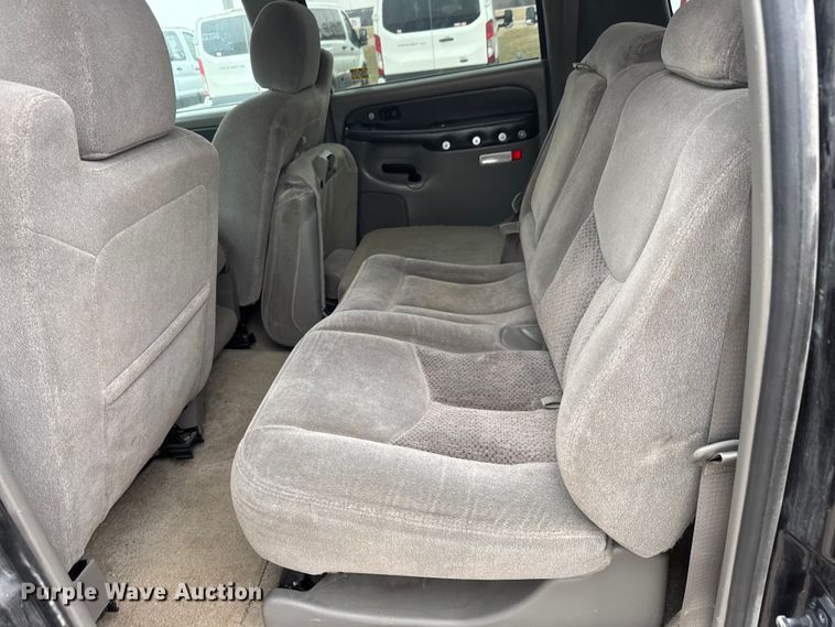 image for item ET1638 2003 Chevrolet Suburban 1500  SUV