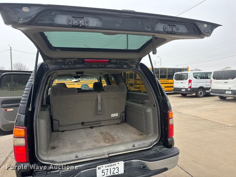 image for item ET1638 2003 Chevrolet Suburban 1500  SUV