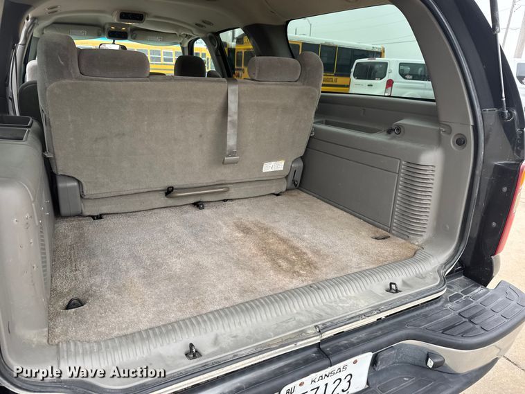 image for item ET1638 2003 Chevrolet Suburban 1500  SUV