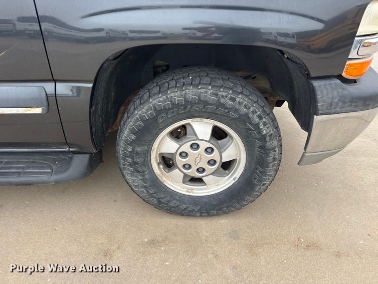 image for item ET1638 2003 Chevrolet Suburban 1500  SUV