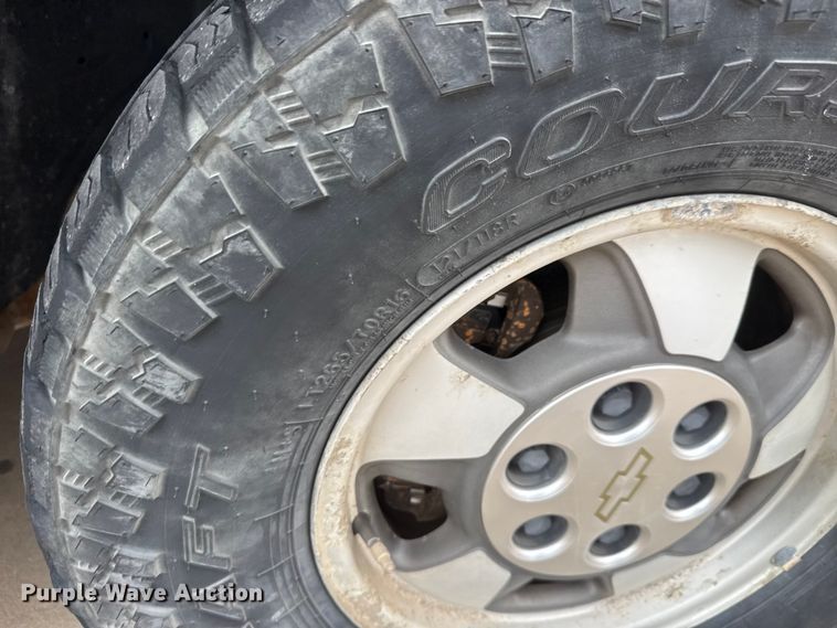 image for item ET1638 2003 Chevrolet Suburban 1500  SUV