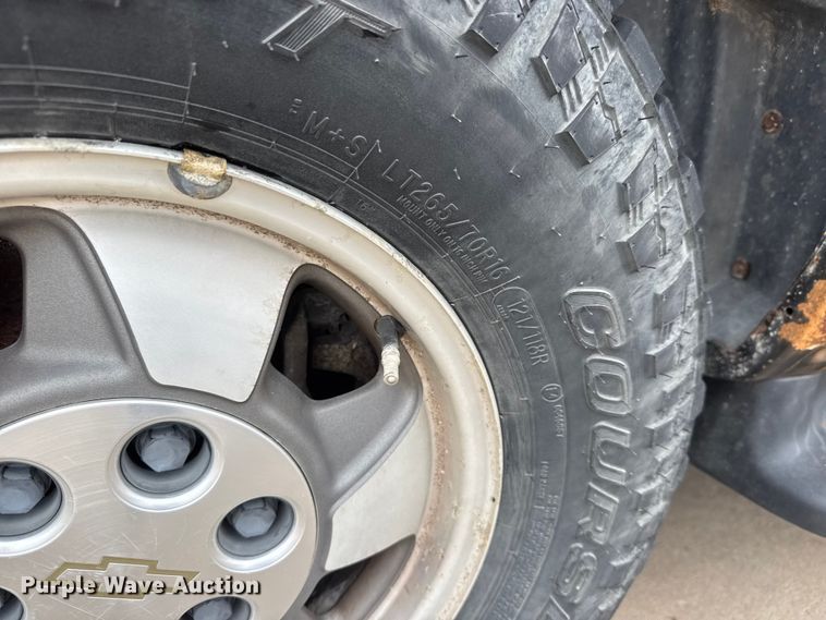 image for item ET1638 2003 Chevrolet Suburban 1500  SUV