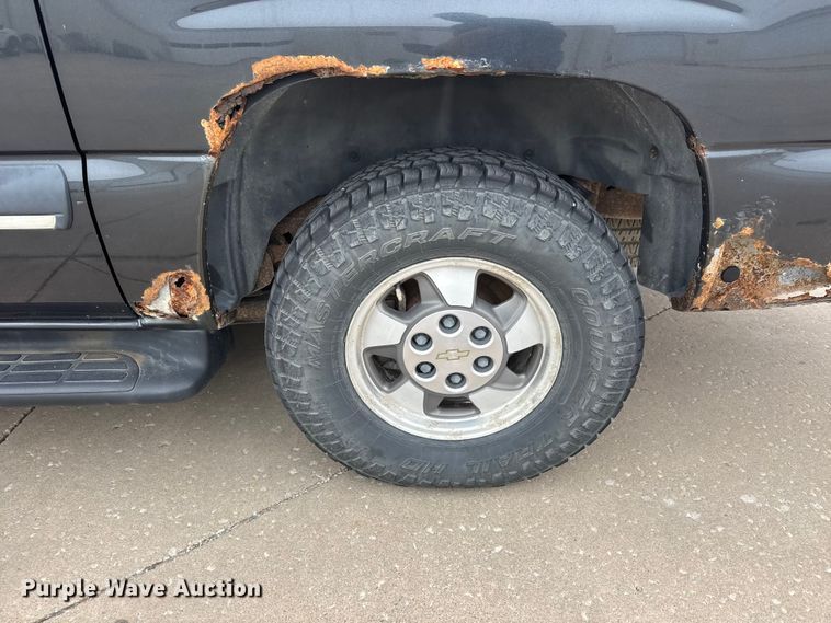 image for item ET1638 2003 Chevrolet Suburban 1500  SUV