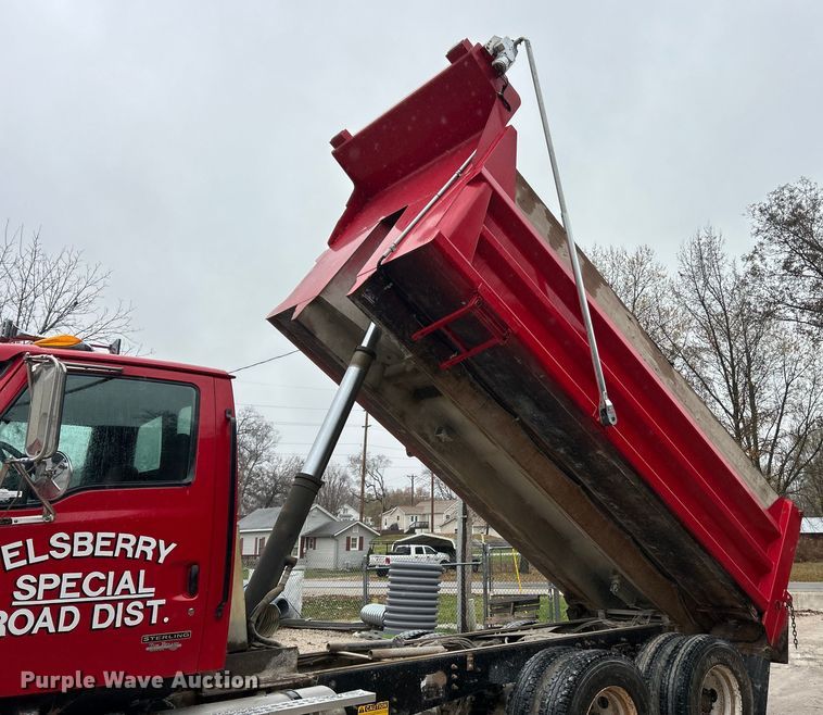 image for item ET6691 1999 Sterling Truck L9511 dump truck