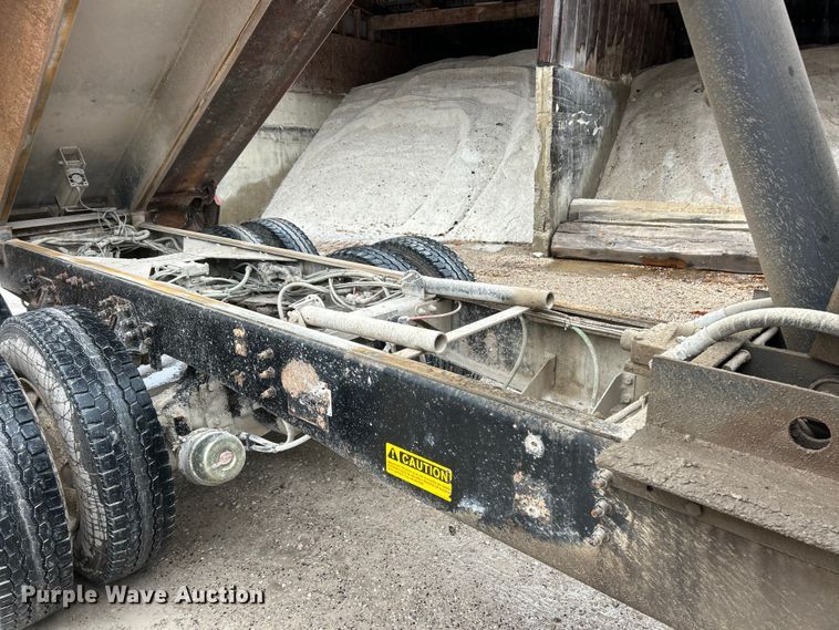 image for item ET6691 1999 Sterling Truck L9511 dump truck