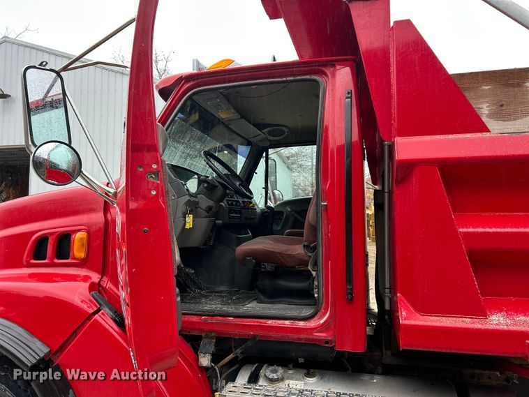 image for item ET6691 1999 Sterling Truck L9511 dump truck