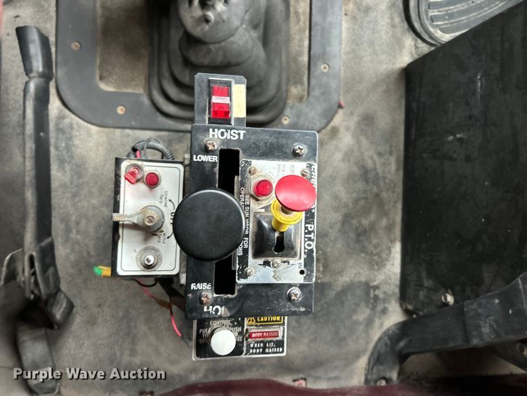 image for item ET6691 1999 Sterling Truck L9511 dump truck