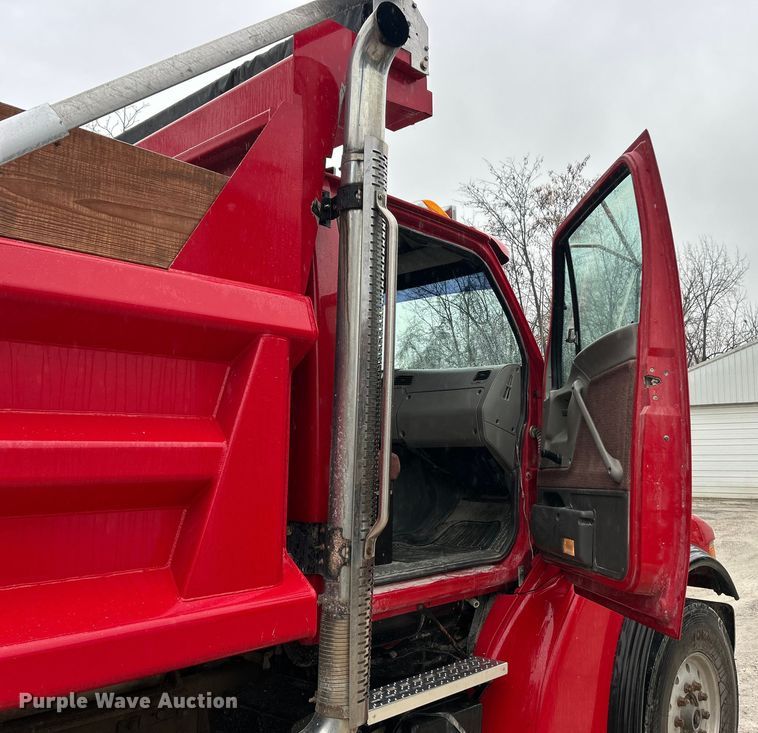 image for item ET6691 1999 Sterling Truck L9511 dump truck