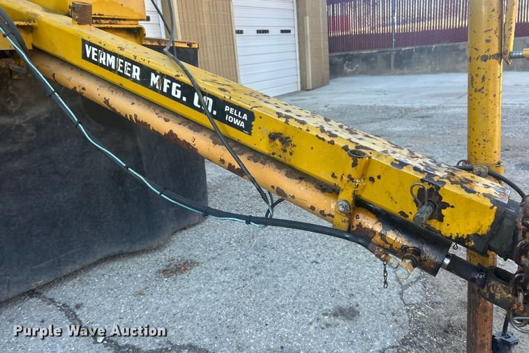 image for item ET6900 1977 Vermeer 665 stump grinder