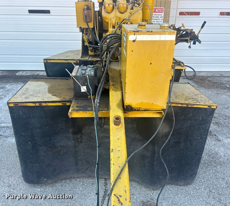 image for item ET6900 1977 Vermeer 665 stump grinder