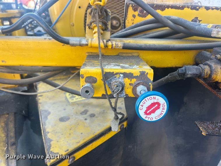 image for item ET6900 1977 Vermeer 665 stump grinder