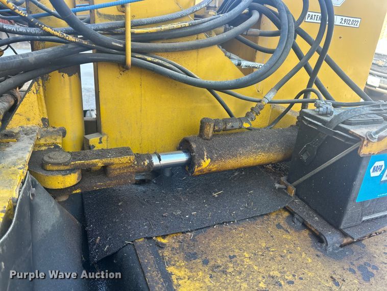 image for item ET6900 1977 Vermeer 665 stump grinder