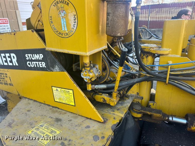 image for item ET6900 1977 Vermeer 665 stump grinder