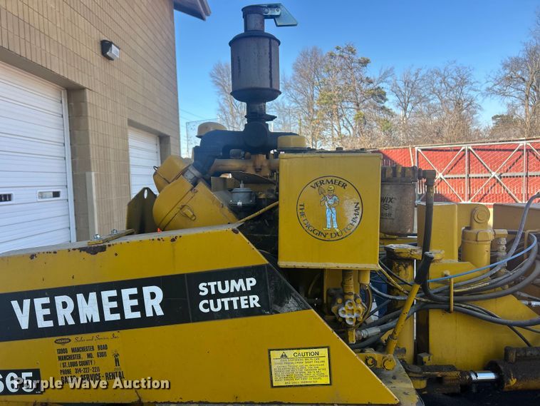 image for item ET6900 1977 Vermeer 665 stump grinder