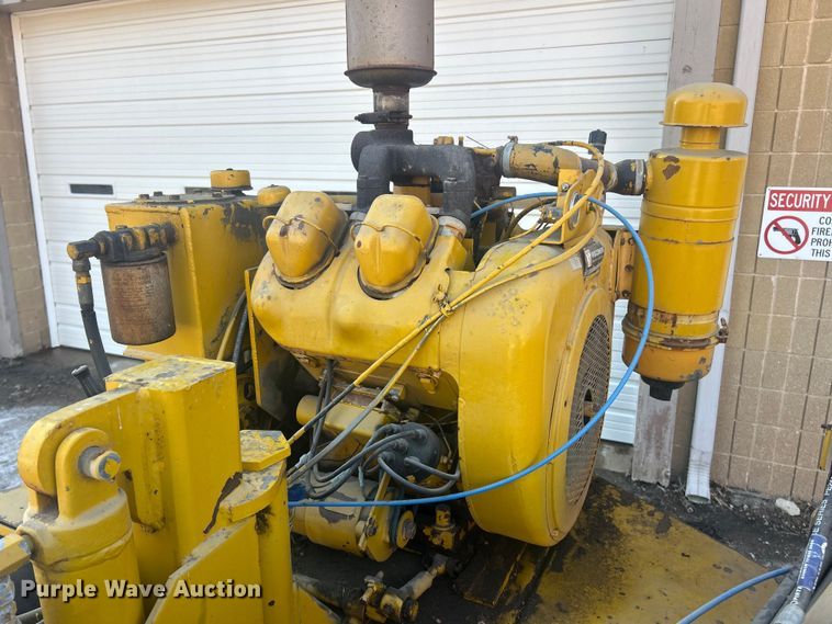 image for item ET6900 1977 Vermeer 665 stump grinder