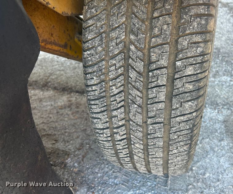 image for item ET6900 1977 Vermeer 665 stump grinder