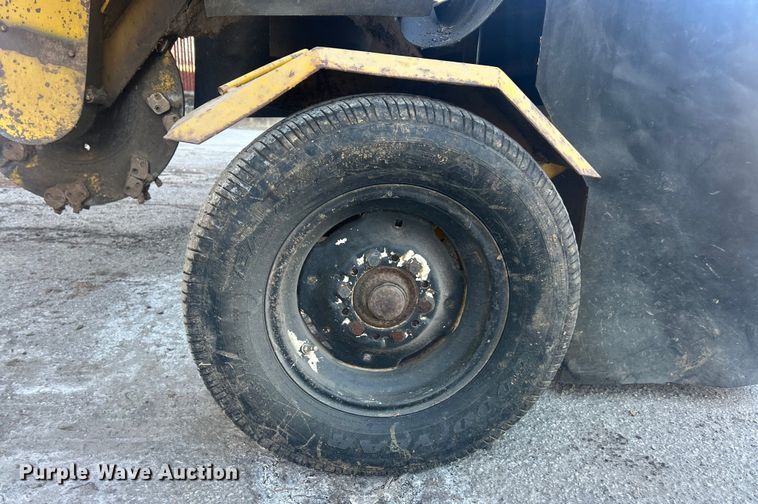 image for item ET6900 1977 Vermeer 665 stump grinder