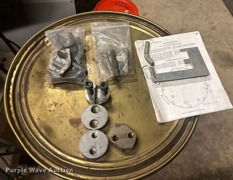 image for item ET6900 1977 Vermeer 665 stump grinder