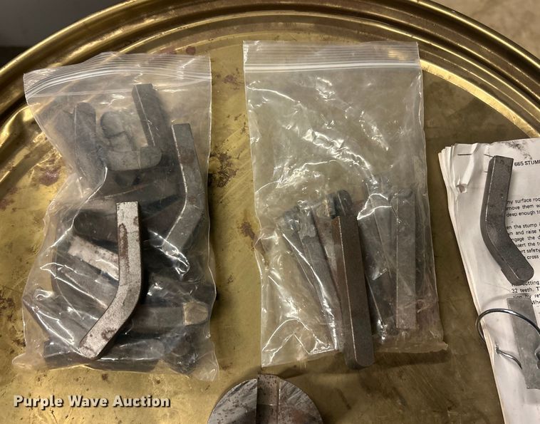 image for item ET6900 1977 Vermeer 665 stump grinder