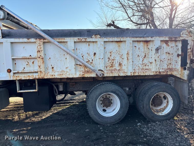 image for item EU4078 2014 International 7400 dump truck