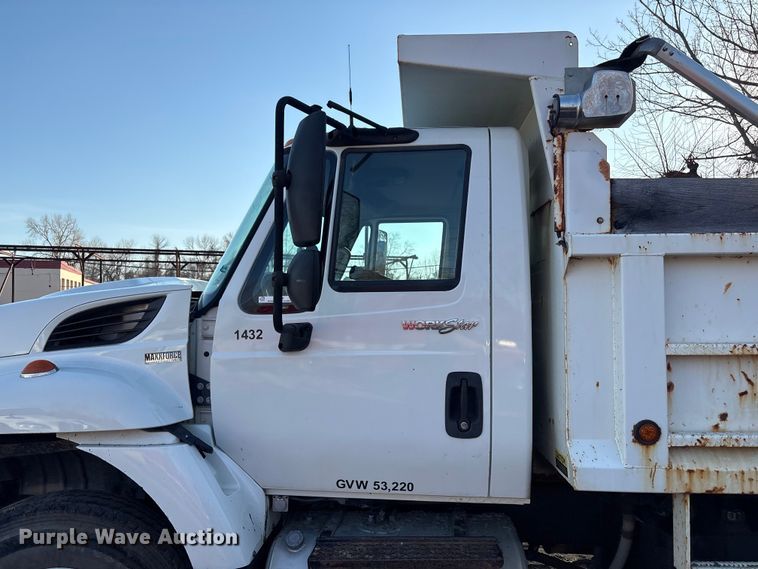 image for item EU4078 2014 International 7400 dump truck