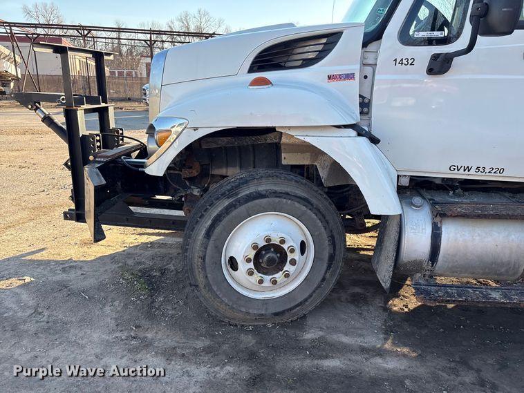 image for item EU4078 2014 International 7400 dump truck