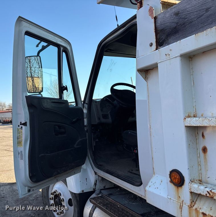 image for item EU4078 2014 International 7400 dump truck