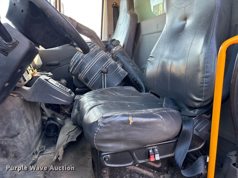 image for item EU4078 2014 International 7400 dump truck