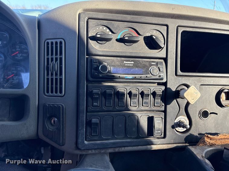 image for item EU4078 2014 International 7400 dump truck