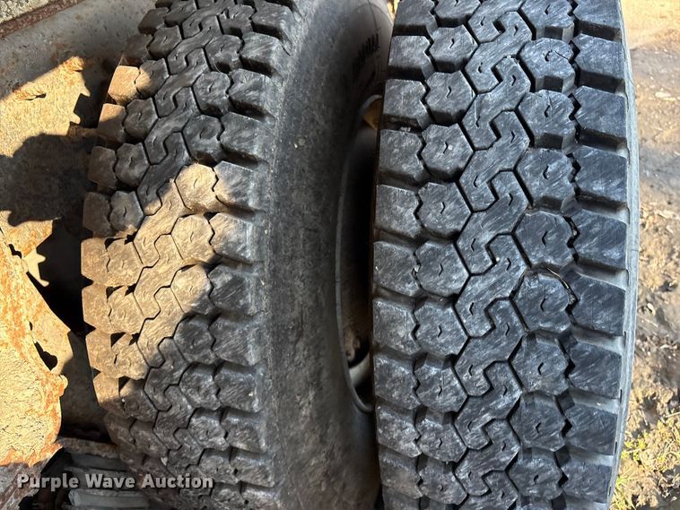 image for item EU4078 2014 International 7400 dump truck