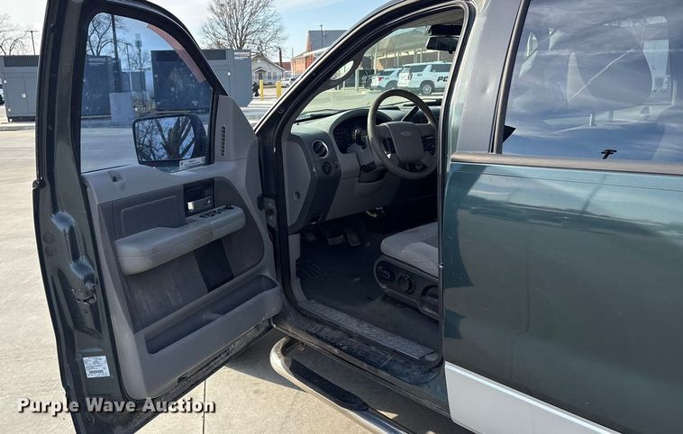 image for item EV2698 2005 Ford F150 Ext. Cab pickup truck