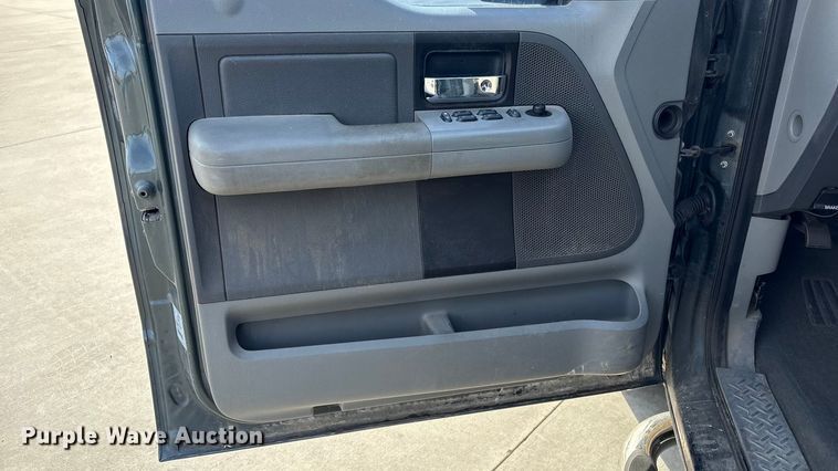 image for item EV2698 2005 Ford F150 Ext. Cab pickup truck