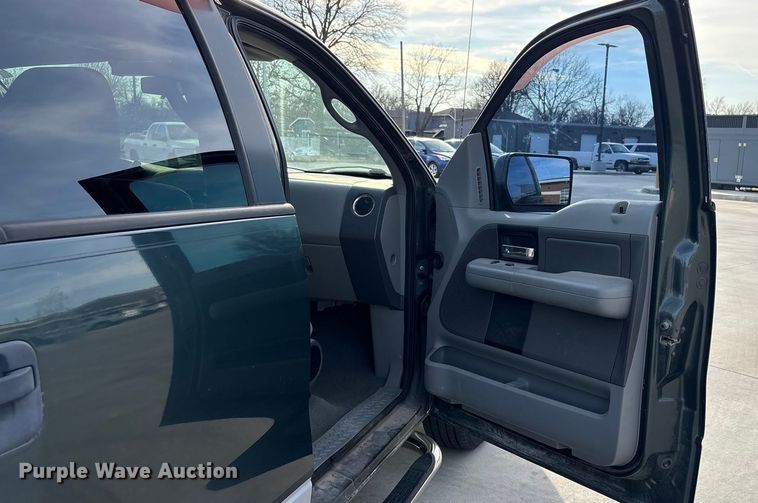 image for item EV2698 2005 Ford F150 Ext. Cab pickup truck