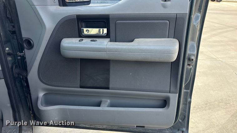 image for item EV2698 2005 Ford F150 Ext. Cab pickup truck