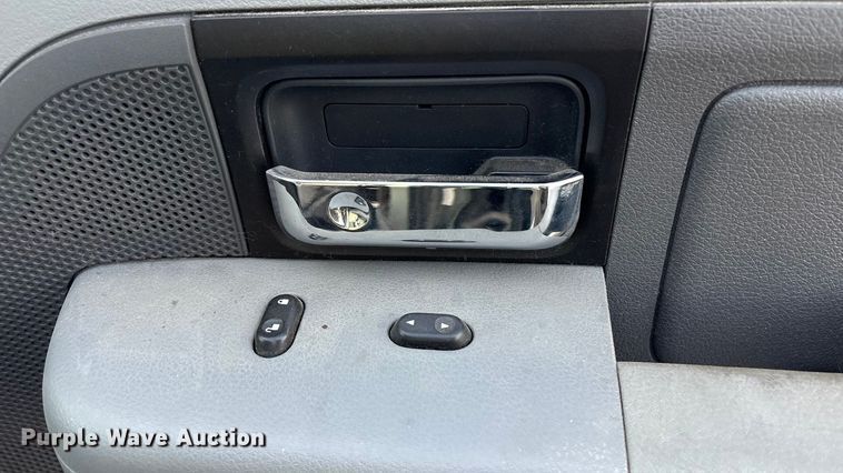 image for item EV2698 2005 Ford F150 Ext. Cab pickup truck