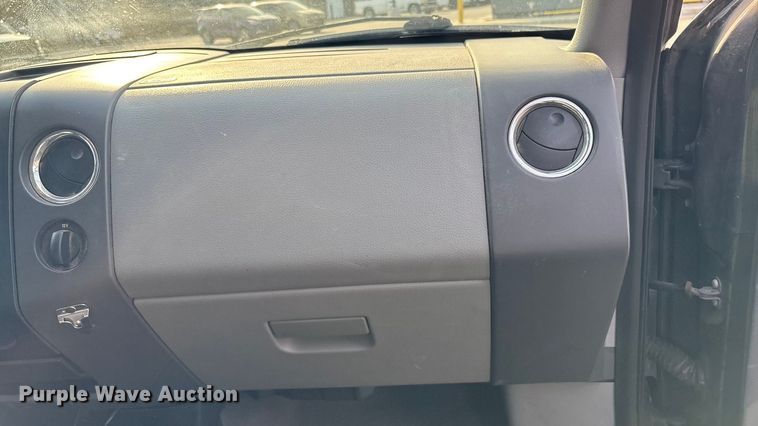 image for item EV2698 2005 Ford F150 Ext. Cab pickup truck