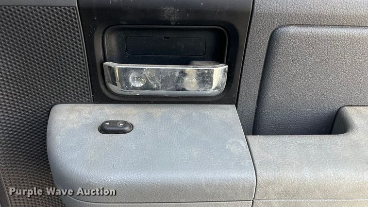 image for item EV2698 2005 Ford F150 Ext. Cab pickup truck