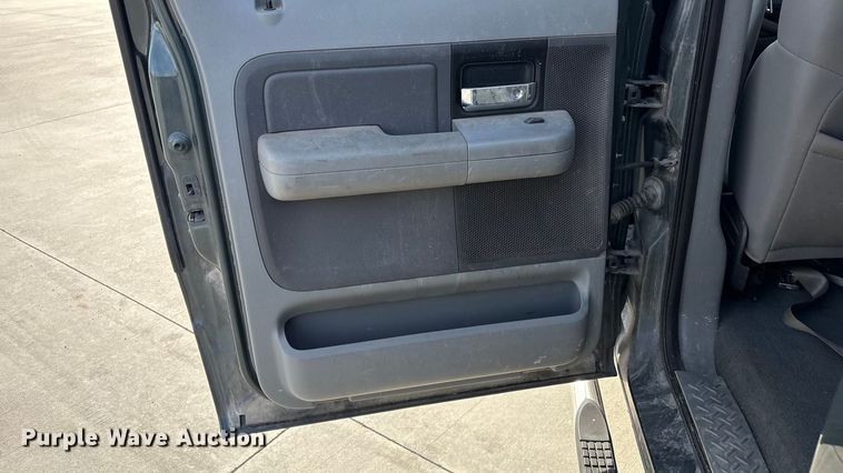 image for item EV2698 2005 Ford F150 Ext. Cab pickup truck