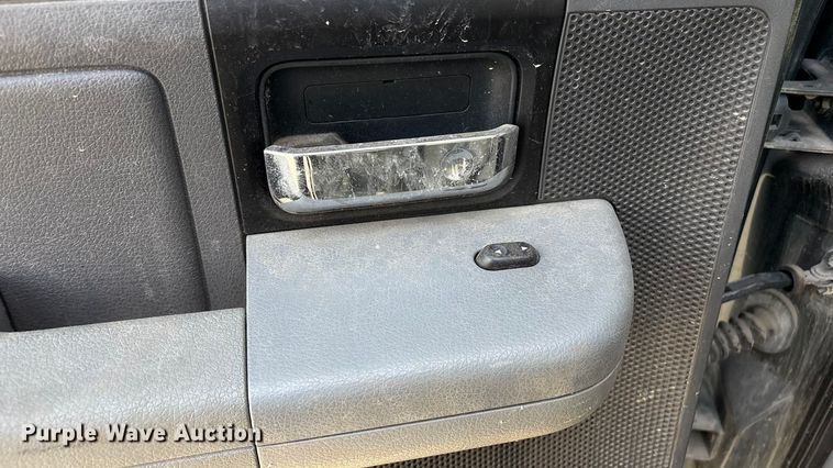 image for item EV2698 2005 Ford F150 Ext. Cab pickup truck