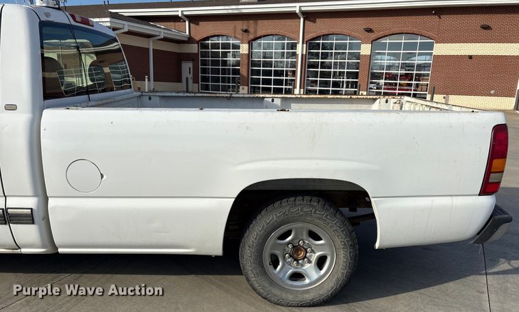image for item EV2699 1999 Chevrolet Silverado pickup truck