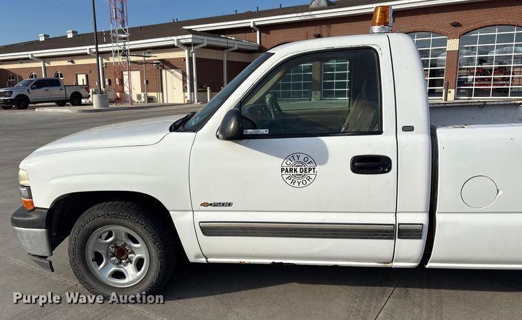 image for item EV2699 1999 Chevrolet Silverado pickup truck
